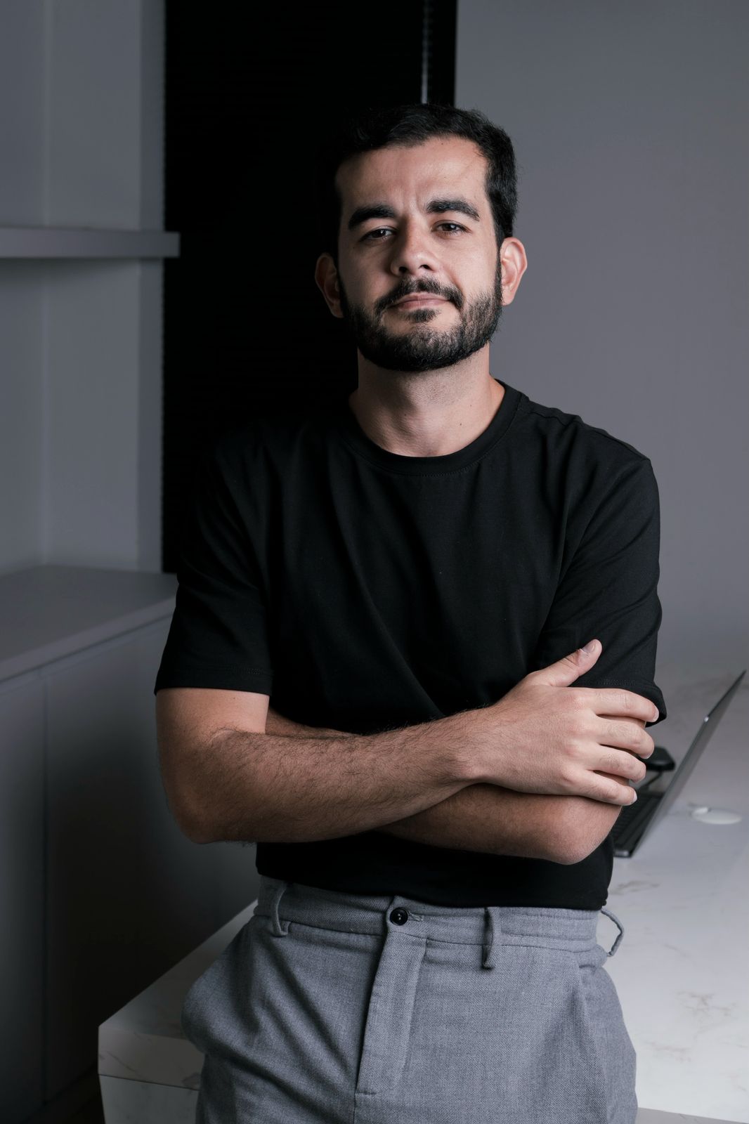 Dr. Lucas Maciel em ambiente de trabalho